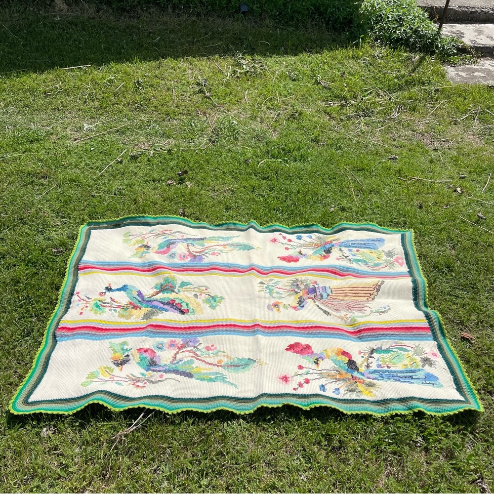 VINTAGE Peacock Bird Handmade Needlepoint Crochet Throw Blanket Afghan - Picture 5 of 11